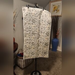 2 Home VCNY Decorative King Pillow Shams 21x36 Gray/Wht Floral. NWOT